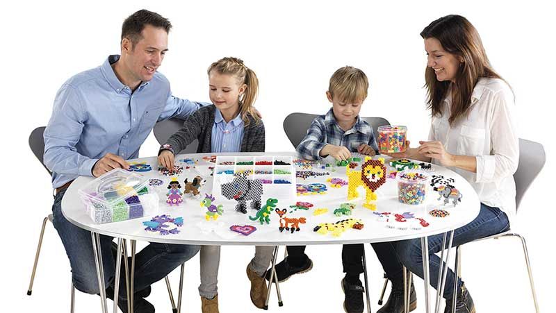Hama beads son las cuentas de plástico termofusibles originales, juguete y manualidades tanto para niños a partir de 3 años como para adultos